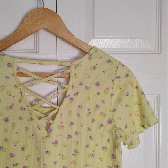 NOBO || Ribbed Short Sleeve Tee, Large, Yellow with Floral Print - Picture 5 of 5